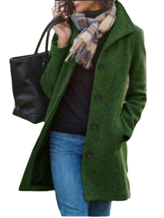 Mid-length single-breasted lapel coat in green, front view